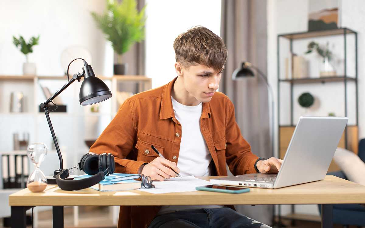 Senior Planet vs ElderClass: free classes or personalized AI learning?